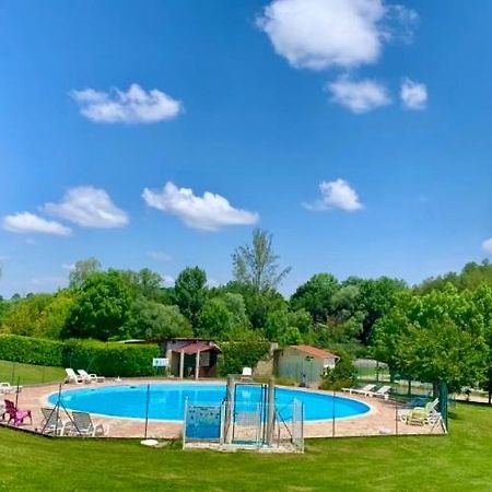 Camping Familial Paisible Avec Piscine, Mobil Home , Chalet, Studio & Emplacement Nue Casties-Labrande Екстер'єр фото