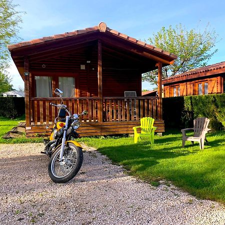 Camping Familial Paisible Avec Piscine, Mobil Home , Chalet, Studio & Emplacement Nue Casties-Labrande Екстер'єр фото