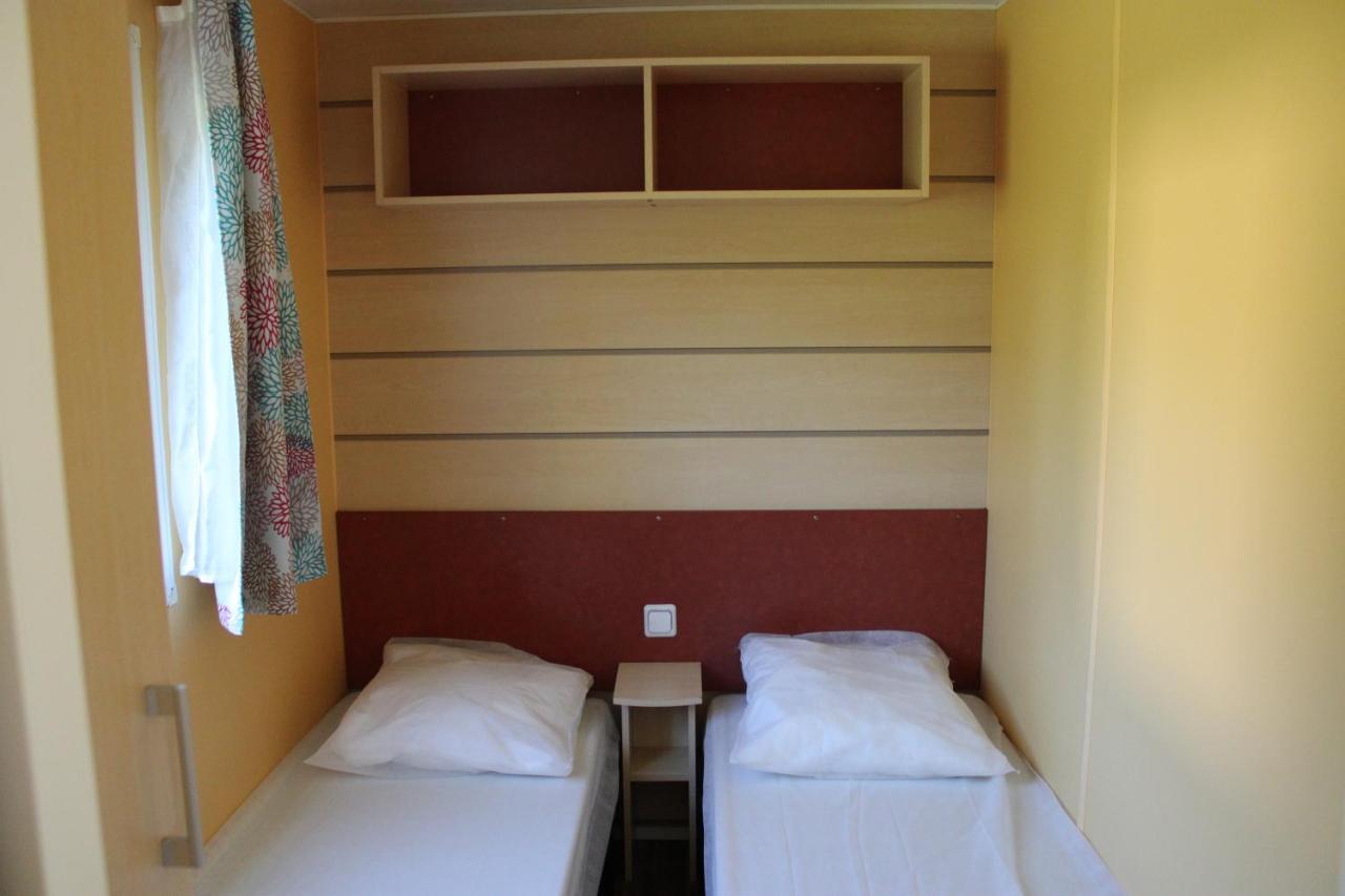 Camping Familial Paisible Avec Piscine, Mobil Home , Chalet, Studio & Emplacement Nue Casties-Labrande Екстер'єр фото
