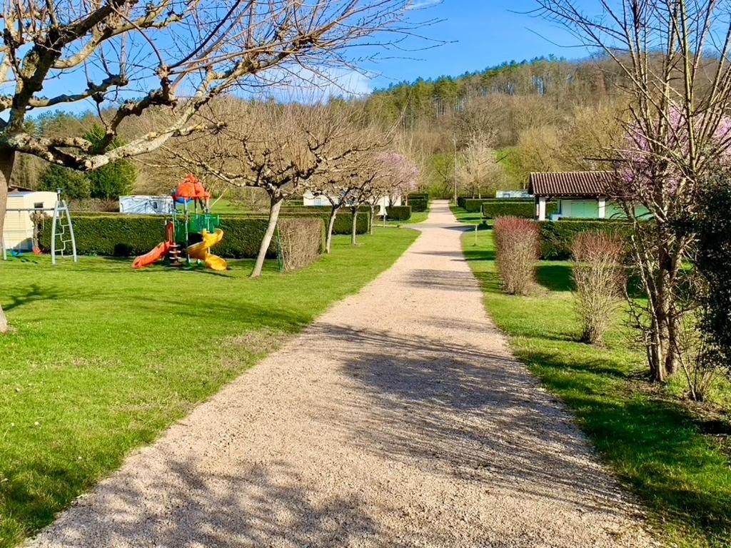 Camping Familial Paisible Avec Piscine, Mobil Home , Chalet, Studio & Emplacement Nue Casties-Labrande Екстер'єр фото