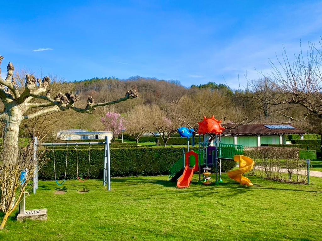 Camping Familial Paisible Avec Piscine, Mobil Home , Chalet, Studio & Emplacement Nue Casties-Labrande Екстер'єр фото