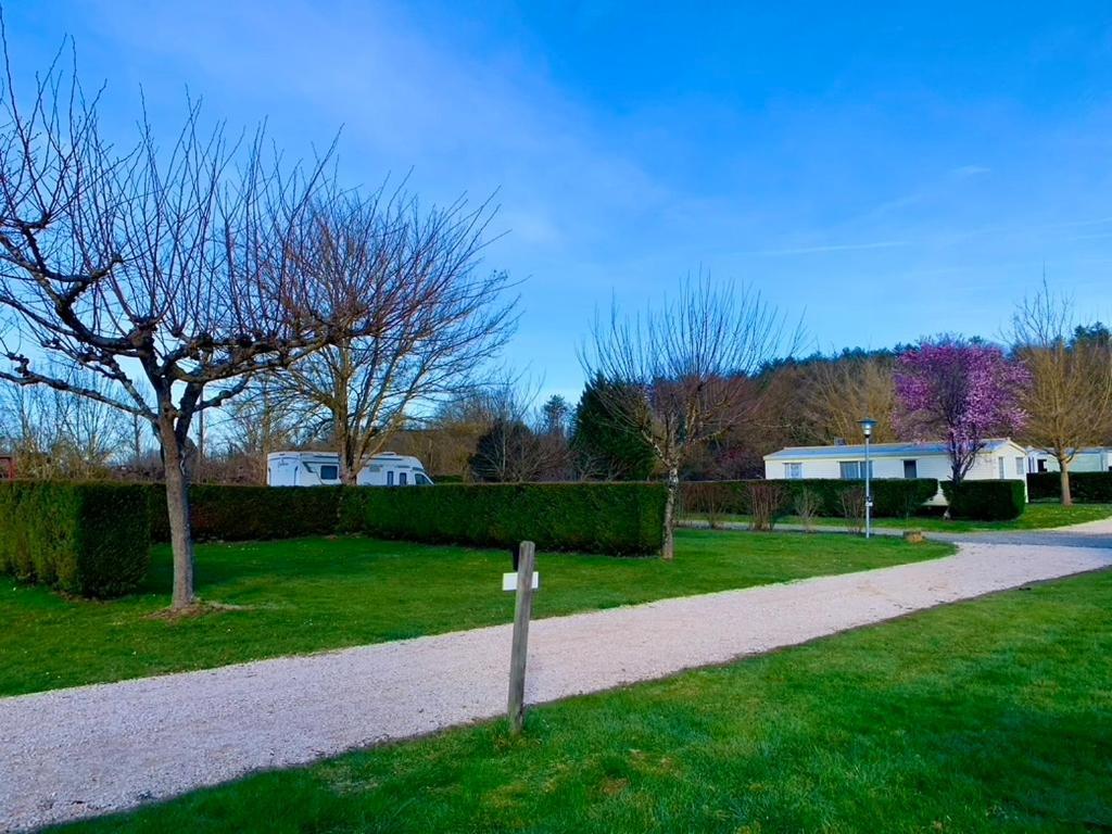 Camping Familial Paisible Avec Piscine, Mobil Home , Chalet, Studio & Emplacement Nue Casties-Labrande Екстер'єр фото