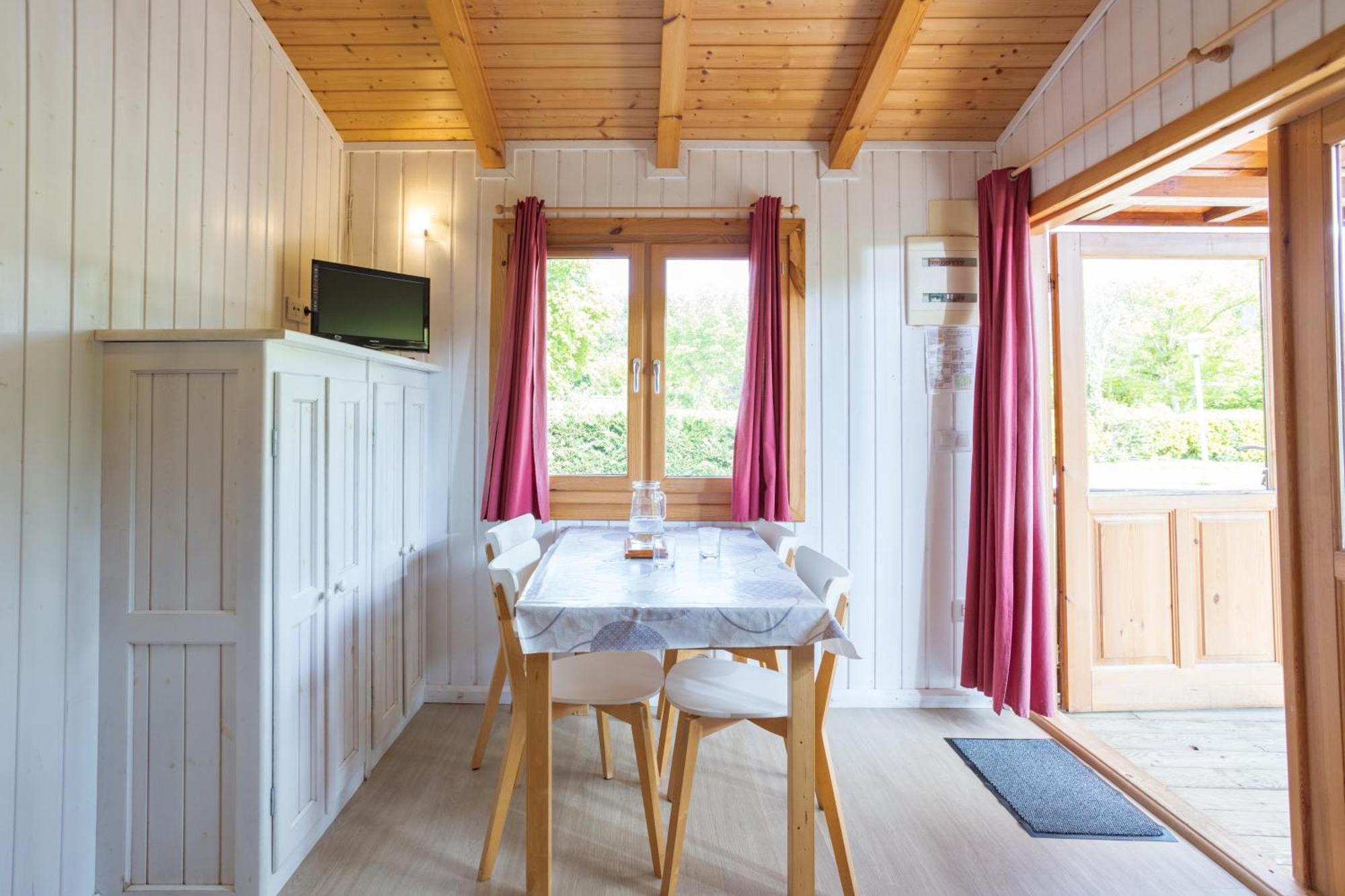 Camping Familial Paisible Avec Piscine, Mobil Home , Chalet, Studio & Emplacement Nue Casties-Labrande Екстер'єр фото