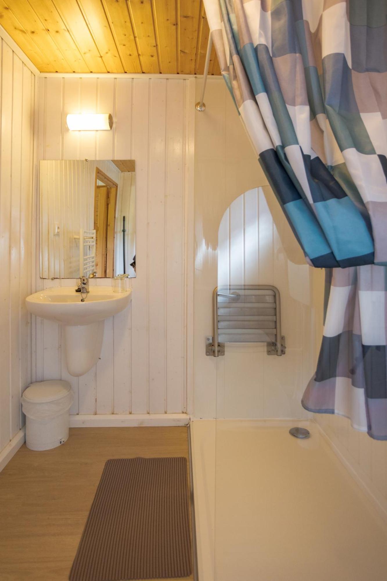 Camping Familial Paisible Avec Piscine, Mobil Home , Chalet, Studio & Emplacement Nue Casties-Labrande Екстер'єр фото