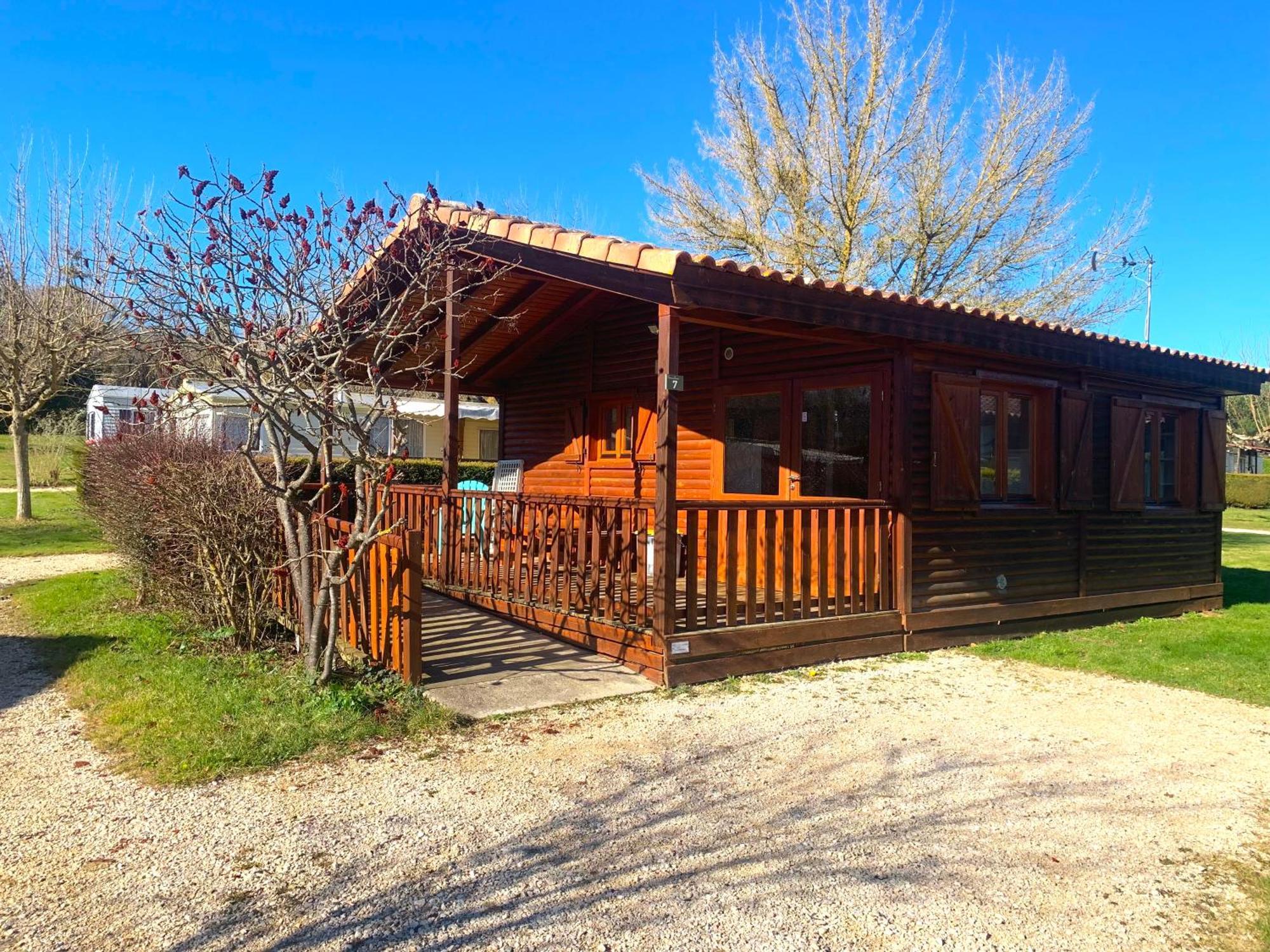 Camping Familial Paisible Avec Piscine, Mobil Home , Chalet, Studio & Emplacement Nue Casties-Labrande Екстер'єр фото