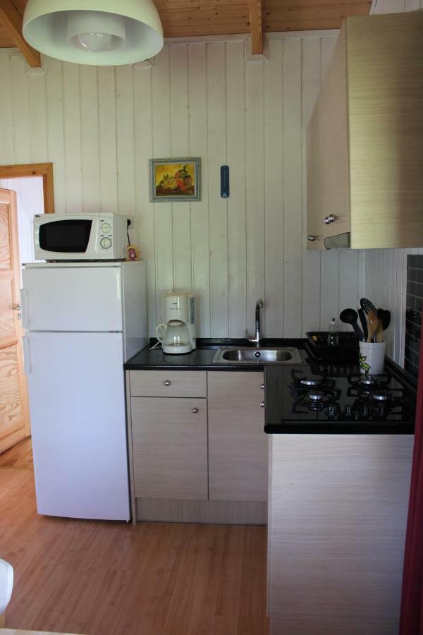 Camping Familial Paisible Avec Piscine, Mobil Home , Chalet, Studio & Emplacement Nue Casties-Labrande Екстер'єр фото