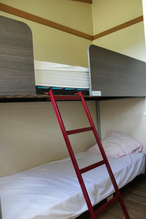 Camping Familial Paisible Avec Piscine, Mobil Home , Chalet, Studio & Emplacement Nue Casties-Labrande Екстер'єр фото